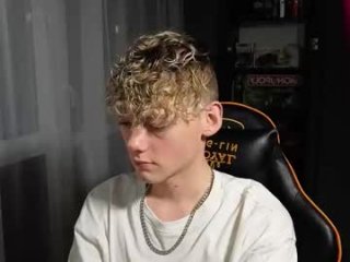 kirill_20_cm live webcam thumbnail