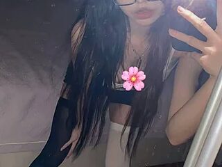 kishagrayone live webcam thumbnail