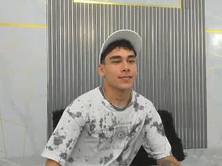 kitsune_44 live webcam thumbnail