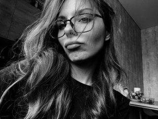 kittyCarrol live webcam thumbnail