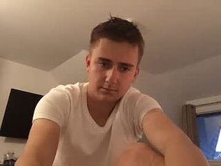 kiwiii245536 live webcam thumbnail