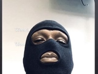KneelToDaddy live webcam thumbnail