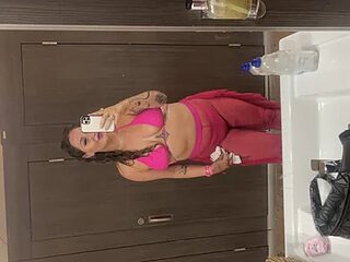 KristinaLouu live webcam thumbnail