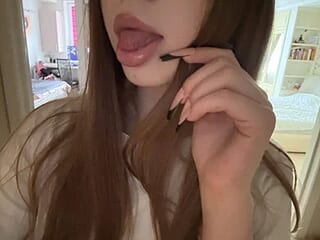 kriss_babyyy live webcam thumbnail