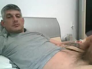 kristijan971161 live webcam thumbnail