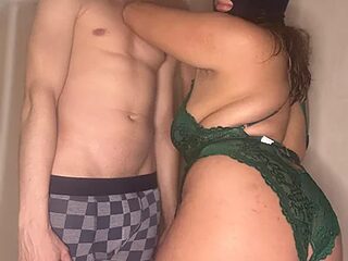 LaNympho-LeMonstre live webcam thumbnail