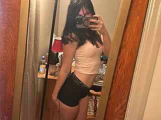LaceyEllison live webcam thumbnail