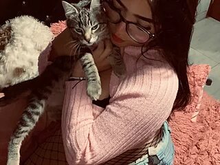 Lana_Hands live webcam thumbnail