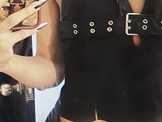 LaraDemonn live webcam thumbnail