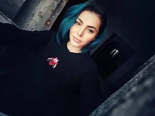 LarisseBelle live webcam thumbnail