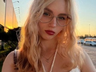 LatanyaRein live webcam thumbnail