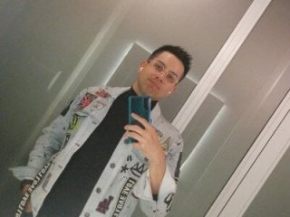 Latin_boy_surprisee live webcam thumbnail