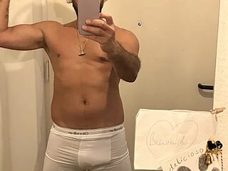 Latinox79 live webcam thumbnail
