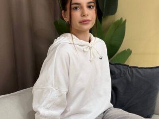 LauraHansil live webcam thumbnail