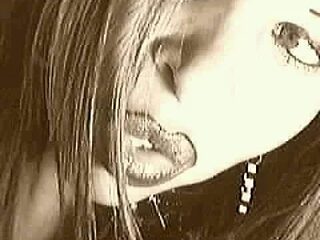 LauraMallioni live webcam thumbnail