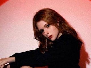 LaureMestler live webcam thumbnail