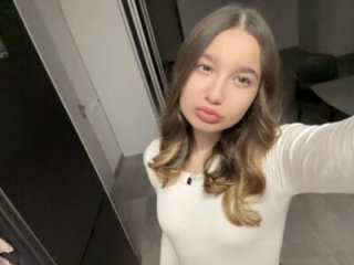 LauriePerez live webcam thumbnail