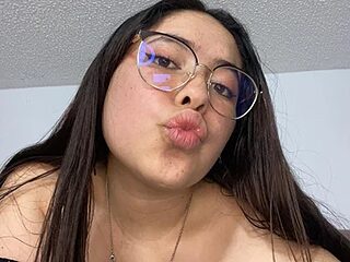 Lauxury_H live webcam thumbnail