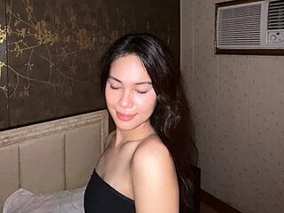 Lavaneaah live webcam thumbnail