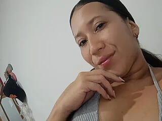 LaylaGoddes live webcam thumbnail