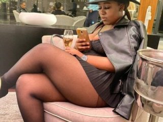 LaylaYummyxxx live webcam thumbnail