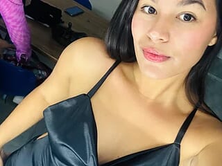 Layra_rous live webcam thumbnail