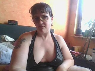 ladyfrombonn live webcam thumbnail