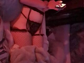 lara1105 live webcam thumbnail
