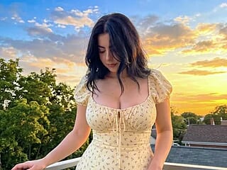 larraa live webcam thumbnail
