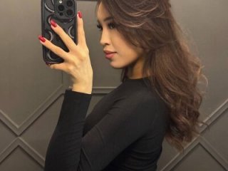 laumalove live webcam thumbnail