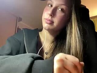 laurenawalt live webcam thumbnail