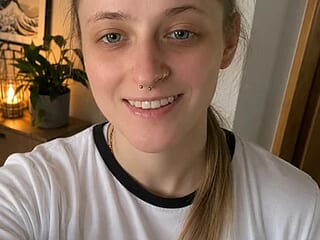 LeaWetGirl live webcam thumbnail
