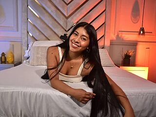 Leandra-Johnson live webcam thumbnail