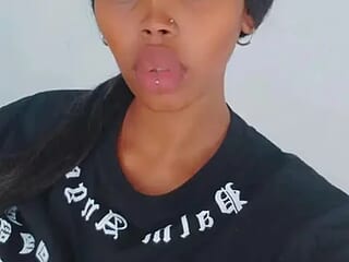 Leandra_2 live webcam thumbnail