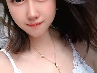 Leila_E live webcam thumbnail