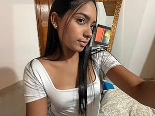 Leilaplus0s live webcam thumbnail
