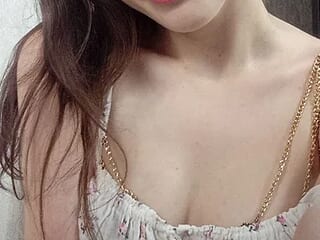 LeisaMicucci live webcam thumbnail
