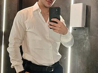 Leo_Rico_ live webcam thumbnail