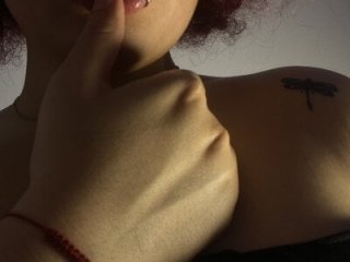 Leyah__ live webcam thumbnail