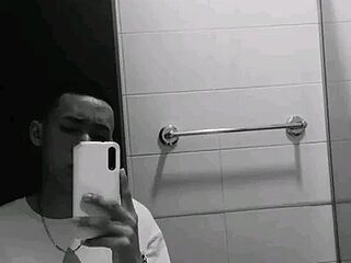 leo0_6666 live webcam thumbnail