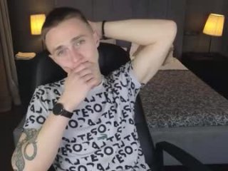 leo__miller live webcam thumbnail