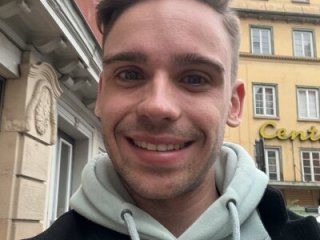 leohotleohot live webcam thumbnail