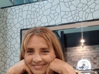 leona- live webcam thumbnail