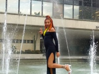 leona_sumiza live webcam thumbnail