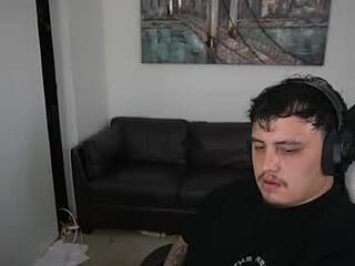 leoo135 live webcam thumbnail