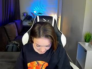 leslie_scottt live webcam thumbnail