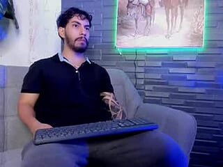 levi_wolf live webcam thumbnail