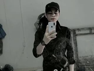 Liam-Ng live webcam thumbnail