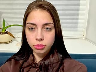 LianaMagic live webcam thumbnail