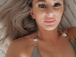 Liana_Lou live webcam thumbnail